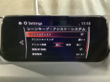 ハンドル操作をアシストすることにより車線からの逸脱回避を支援します。