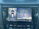 上からまる見え!アラウンドビューモニターの画像です。純正ナビに映してあります。お車を真上から見たような映像をミラーやナビ画面に映し出す事によって、車両の周囲を確認し、駐車時や発進時の運転をサポート。