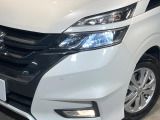 【LEDヘッドライト】悪天候や夜間走行時も良好な視界を確保し安心して運転できる高輝度LEDヘッドライトを装備!点灯速度が早く、消費電力も抑えられています。