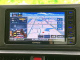 鮮明な地図画面で、スムーズなナビゲーションを実現。渋滞情報もリアルタイムで確認でき、最適なルートをご案内します。遠出も安心です。