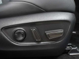 運転席はパワーシートなのでお好みのドライビングポジションに調整可能です♪