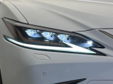 【三眼LEDヘッドライト】スタイリッシュな見た目の三眼LEDヘッドライトを装備♪スタイルだけでなく、夜間の走行も視界良好で安心してお乗りいただけます。