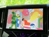 停車時にテレビや映像コンテンツを楽しめる機能は、休憩時間のエンターテイメントに最適です。移動の合間にリラックスできる、便利な機能です。快適な時間を過ごせます。