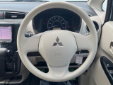 インテリアに合わせたデザインのステアリングは、運転される方のことも考え、運転しやすい形状、大きさです。是非一度、実際に触ってお確かめください。