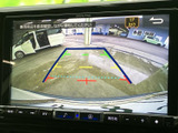 後方確認機能で安全運転をサポート。狭い道でもスムーズな運転が可能です。