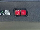 スタッフ全員が自動車保険の資格を保有しており、万が一の事故の際のサポート体制を整えております。メルセデス・ベンツ自動車保険プログラムをご用意しております。無料証券診断を行います!