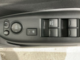 狭い駐車場で便利な電動格納ドアミラーが付いています。