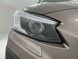 LEDヘッドライトは、点灯の瞬間から最大光量を発揮し、突然暗くなるトンネルなどでの安定感を高めます。
