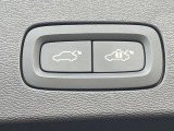 【パワーバックドア】スマートキーや運転席のボタンを押すだけでリアゲートが自動で開閉します!荷物を持っている時や、高い位置にあるバックドアを閉める際に便利な機能です。