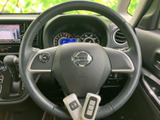 握りやすいステアリングで、快適なドライビングを実現。操作性にも優れ、運転の楽しさを高めてくれます。