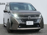 アダプティブLEDヘッドライト。フロントカメラで前方の状況を検知し対向車や先行車に眩しい思いをさせることなく必要なところだけを遠くまで照射します。