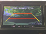 バック時の安全性を高めるバックモニターを搭載。ガイドライン表示で、狭い場所でもスムーズな駐車をサポートします。
