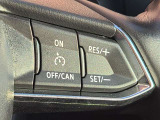 アクセルペダルを踏まなくても車速を約30から100km/hの間に設定できる装置です。高速道路、加速/減速の繰り返しが少ない自動車道などで使用すると、とても快適なドライブができますね♪
