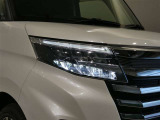 LEDヘッドライトです。デザイン性がよくとても明るいので、夜間の走行や悪天候でも安心です。しかも長寿命!