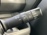 操作しやすいウインカーレバーで、安全な車線変更をサポートします。直感的に操作できるので、運転に集中できます。