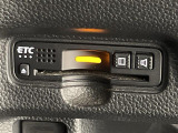 【ETC】有料道路を利用する際に料金所で停止することなく通過できる、ETC車載器(ノンストップ自動料金収受システム機器)が装備されています。セットアップを行うことで利用可能になります。