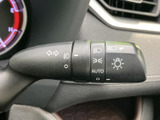 操作しやすい位置に配置されたウインカーレバー。スムーズな車線変更をサポートします。