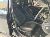 運転席まわりです。運転席からの視界が左右に広く隅々まではっきりと見渡せます!クルマの前端も把握しやすく安心して運転できます!