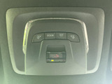 後退時の安全性を高めるバックモニター。ガイドライン表示で、車庫入れや狭い場所での運転をサポートします。安全運転をサポートします。