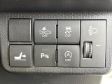 【スマートアシスト】走行中に前方の車両等を認識し、衝突しそうな時は警報とブレーキで衝突回避と被害軽減をアシスト。より安全にドライブをお楽しみいただけます。