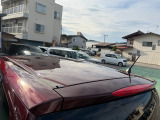 目立つキズ凹み等はありませんが、中古車という商品の特性ルーフには子キズや塗装しみがあります