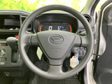 握りやすい形状で、スムーズな運転をサポート。操作性にも優れ、快適なドライブをアシストします。日常の運転がより楽しくなるでしょう。