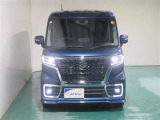 明度の高いLEDヘッドライトで、夜間の運転も安心です。