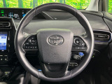 インテリアに合わせたデザインのステアリングは、運転される方のことも考え、運転しやすい形状、大きさです。是非一度、実際に触ってお確かめください。