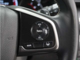 ◆アダプティブクルーズコントロール◆予め設定した車速内でクルマが自動的に加減速。前走車との適切な車間距離を維持しながら追従走行します。【LKAS】車線維持支援システムでステアリング操作を支援。