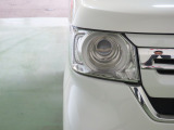 LEDヘッドライトは、点灯の瞬間から光量を発揮し、突然暗くなるトンネルなどでの安定感を高めます。