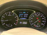 視認性の高いメーター類で、運転情報を一目で確認できます。運転に集中できる環境が、快適なドライブをサポートします。