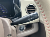 操作しやすい位置に配置されたウインカーレバー。スムーズな操作で、安全な車線変更をサポートします。