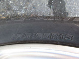 タイヤサイズは、155/65R13です。