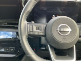 ナビの音量など車両情報を手元で操作できるハンドルスイッチ付き。