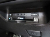 【ETC2.0車載器】は高速道路上に設置されたITSスポットと双方向通信を行い、ETC機能に加え安全運転をサポートする交通情報を提供してくれます