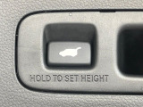 【パワーバックドア】スマートキーや運転席のボタンを押すだけでリアゲートが自動で開閉します!荷物を持っている時や、高い位置にあるバックドアを閉める際に便利な機能です♪