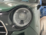 LEDヘッドライトは、点灯の瞬間から最大光量を発揮し、突然暗くなるトンネルなどでの安定感を高めます。