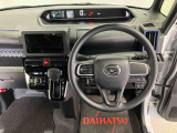 収納も充実、操作性良好なハンドルまわりです。また気持ちよくお乗り頂くために、徹底したルームクリーニングも実施しております。