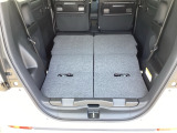 後席の操作がしやすく、荷物の量や大きさに合わせてスムーズにシートアレンジが行えます。