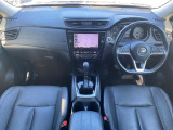 エクストレイルの運転席周りの画像です。