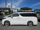 モデリスタのエアロ、社外車高調、20インチAW、アルパイン製ナビなど、きっちり定番の物がついています