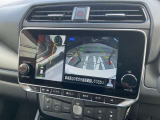 【アラウンドビューモニター】空から見下ろした映像がナビ画面にて確認可能です。駐車もラクラクですよ♪