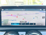 ●メルセデスベンツ純正ナビ:一体感のあるナビは、高級感ある車内を演出してくれます。オーディオ機能も充実しておりますので、運転もより楽しめます♪