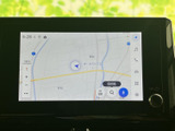 高精細な地図画面で、スムーズなナビゲーションをサポート。周辺情報も確認しやすく、初めての場所でも安心です。安全運転をサポートします。