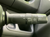 操作しやすいウインカーレバーで、安全な車線変更をサポート。スムーズな操作感で、運転のストレスを軽減します。