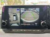 【アラウンドビューモニター】周囲を見渡せる映像で、スムースな駐車をサポートします