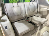 床下収納式のサードシートです。座席部分をコンパクトに収納でき、広大な荷室スペースとしてお使いいただけます!乗車人数や荷物の量など利用シーンに合わせて3列目を有効活用でき、とっても便利♪