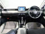 ◆インテリアパネル◆視界広々で非常に運転しやすくロングドライブでも疲れを感じさせないすっきりとまとまったインパネ周りです。