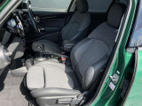 お車の点検、修理も自社整備工場にて対応致します。入庫案内からご来店までサービスアドバイザーと担当営業者でお客様をサポート致します。ご来店、ご連絡をスタッフ一同心よりお待ちしております。