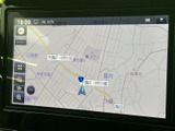 高精細な地図データで、目的地までの道案内をスムーズに。渋滞情報もリアルタイムで確認でき、効率的なルートを選択できます。